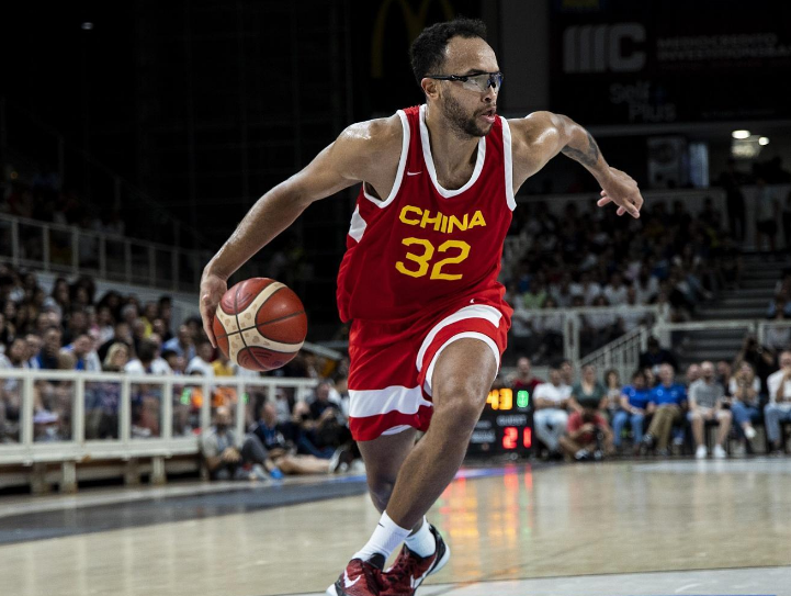  沙尔克零四终结连败，德甲副班长触底反弹在望