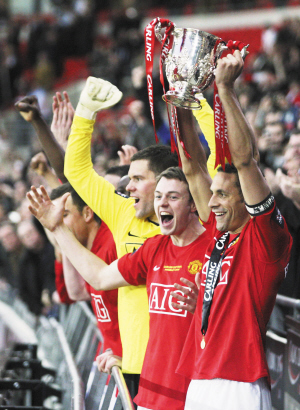  曼彻斯特双雄同日告捷继续领跑积分榜首尾