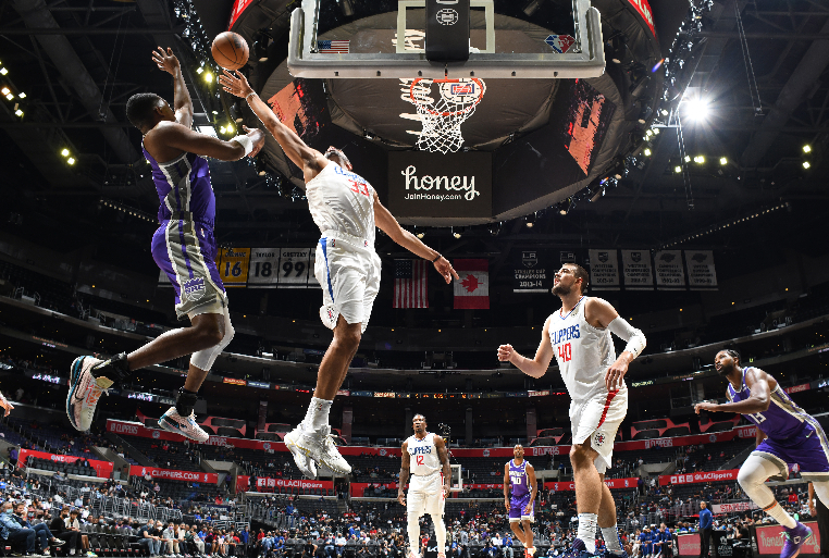  福克斯极限拉杆上篮惊艳全场，国王新生代核心闪耀芝加哥